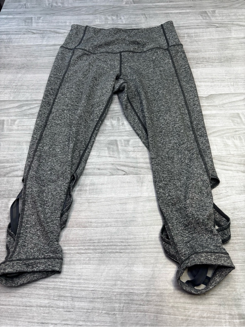 Zella Women charcoal gray Capri Leggings with back strap detail medium